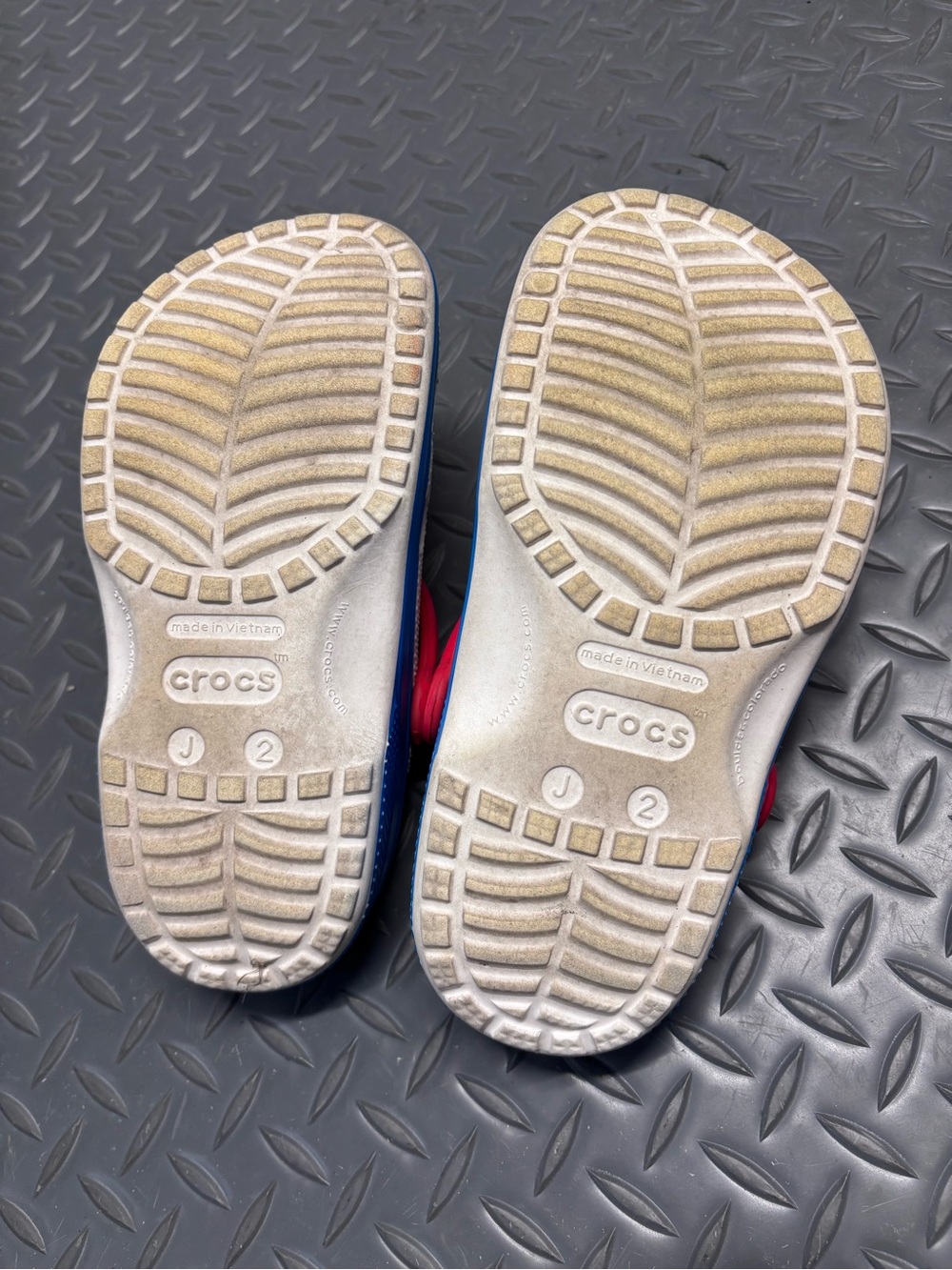 Hello Kitty Crocs - Picture 4 of 4